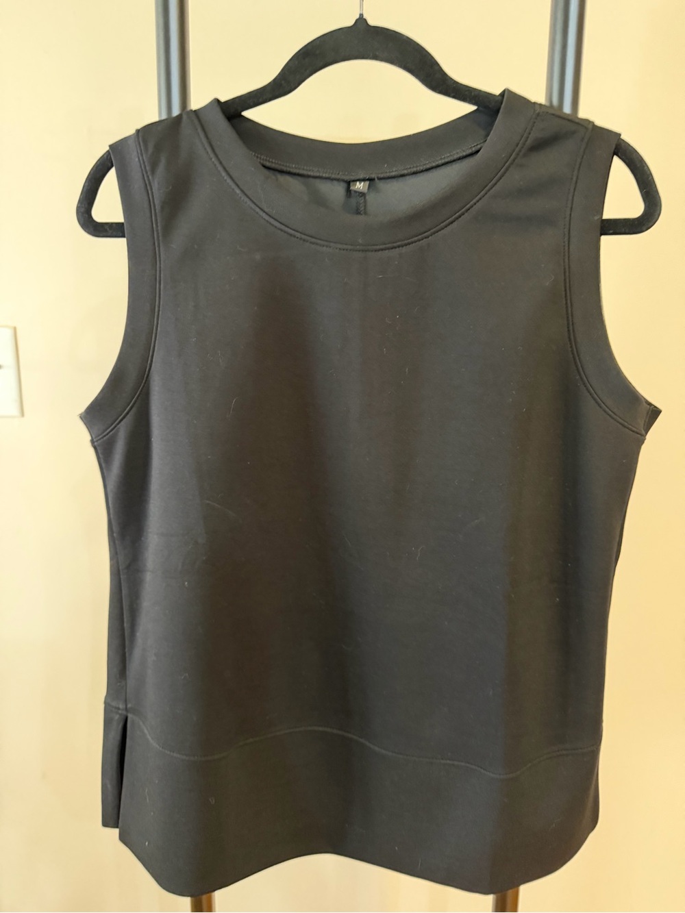 Source Unknown Black Sleeveless Crewneck Tank